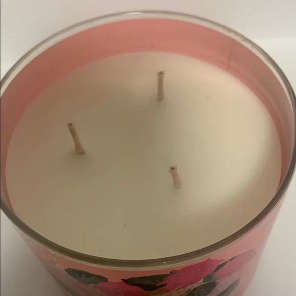Bath & Body Works Iced Dragonfruit Tea Candle - Pink and Silver - Picture 4 of 5